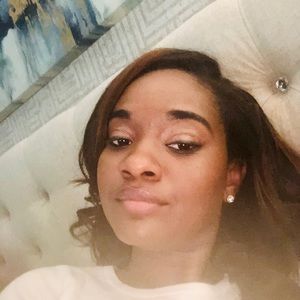 Meet your Posher, Adrienne